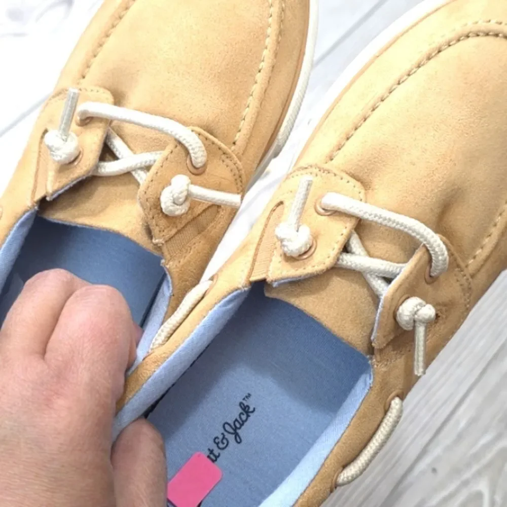 (33-3817)  Cat & Jack Shoes Sz 6